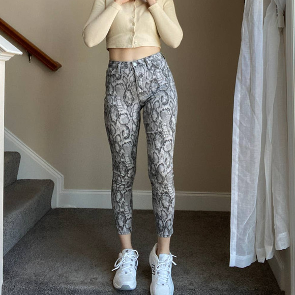Tinseltown gray/white snake print high waisted jeans - Picture 4 of 5